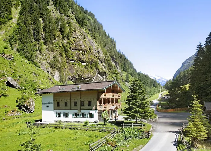 Alpenchalet Lacknerbrunn Bis 23 P Dağ evi Mayrhofen