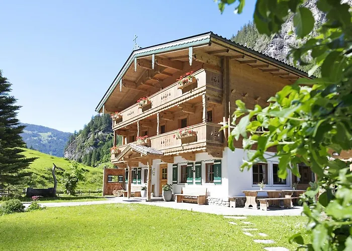 Alpenchalet Lacknerbrunn Bis 23 P Mayrhofen